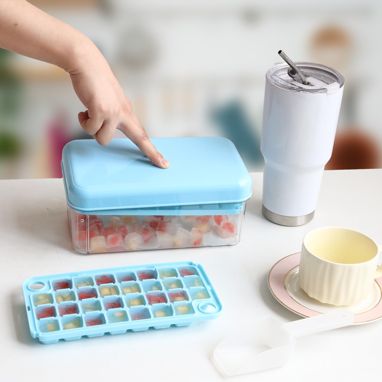 DAYHAP Bandeja para cubitos de hielo con tapa, bandejas de hielo para congelador, molde para máquina de hielo con recipiente, 60 bandejas de hielo