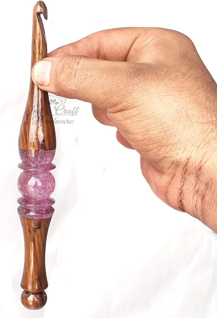 Merit wooden craft Ganchos de ganchillo hechos a mano de resina azul claro epoxi y mezcla de madera, agujas ergonómicas de mango suave, tejido de