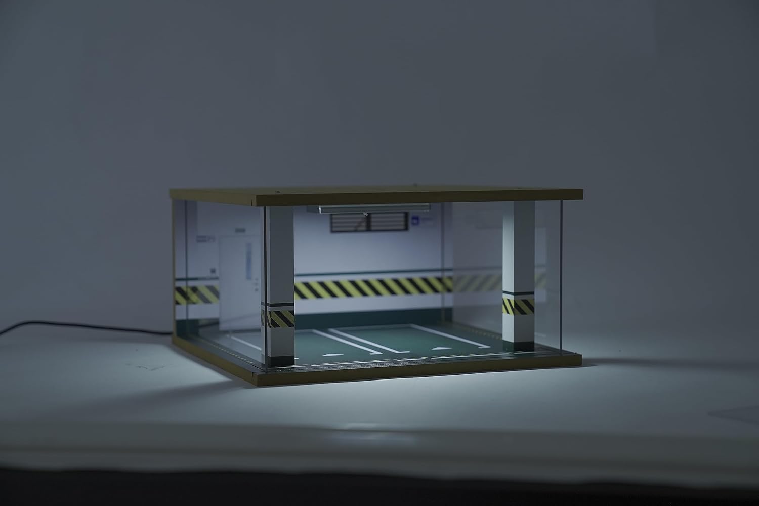 OUKANING Vitrina de garaje para coche a escala 124 con cubierta acrílica transparente e iluminación LED para 2 plazas de estacionamiento, estuche,