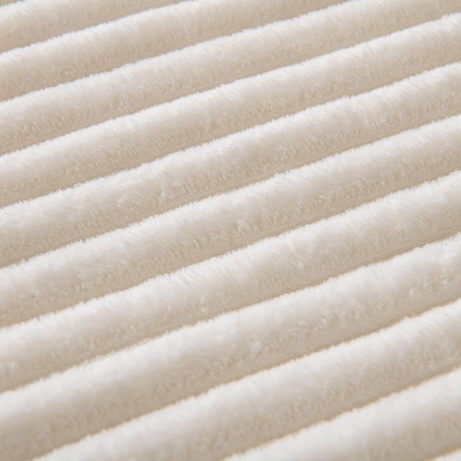 MIULEE Manta de forro polar tamaño Queen de 90 x 90 pulgadas, 300 GSM, súper suave, ligera, manta de felpa a rayas, color blanco crema, cálida,