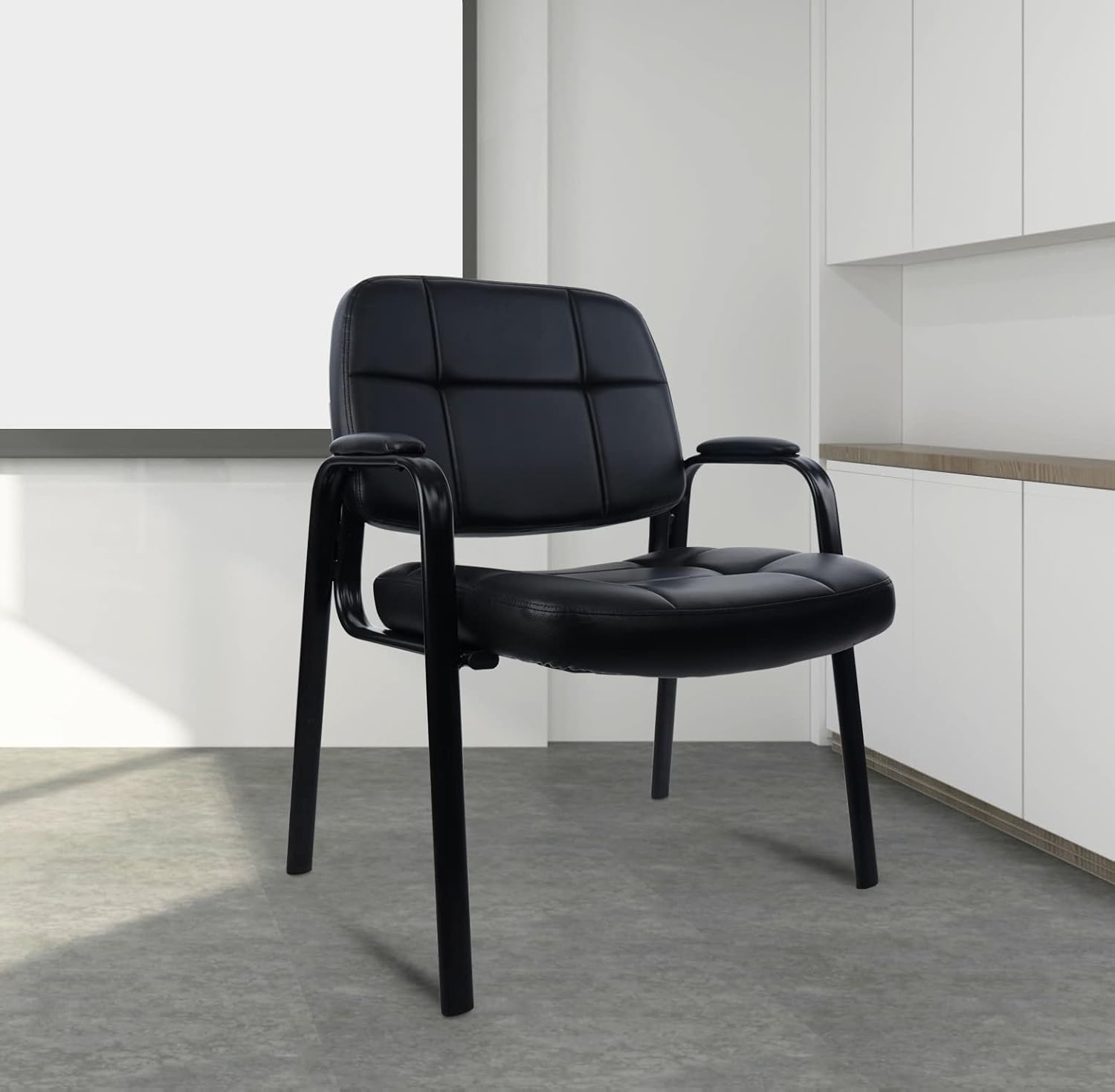 CLATINA Silla grande y alta para invitados de oficina, 400 libras con respaldo acolchado de cuero regenerado, asiento ancho, silla de recepción,