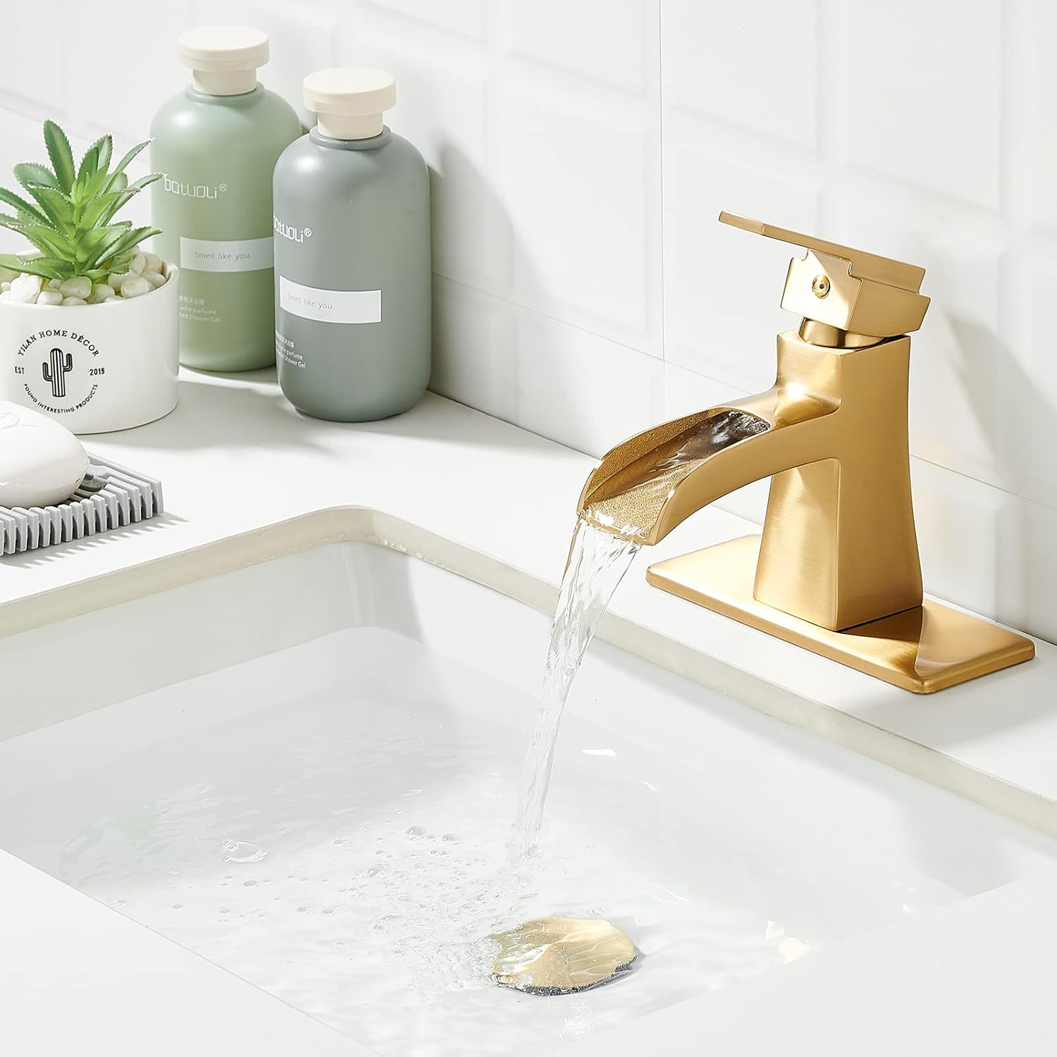 Grifo de baño dorado cepillado de un solo agujero, moderno grifo de lavabo de baño de cascada, grifos de tocador de baño de una sola manija con
