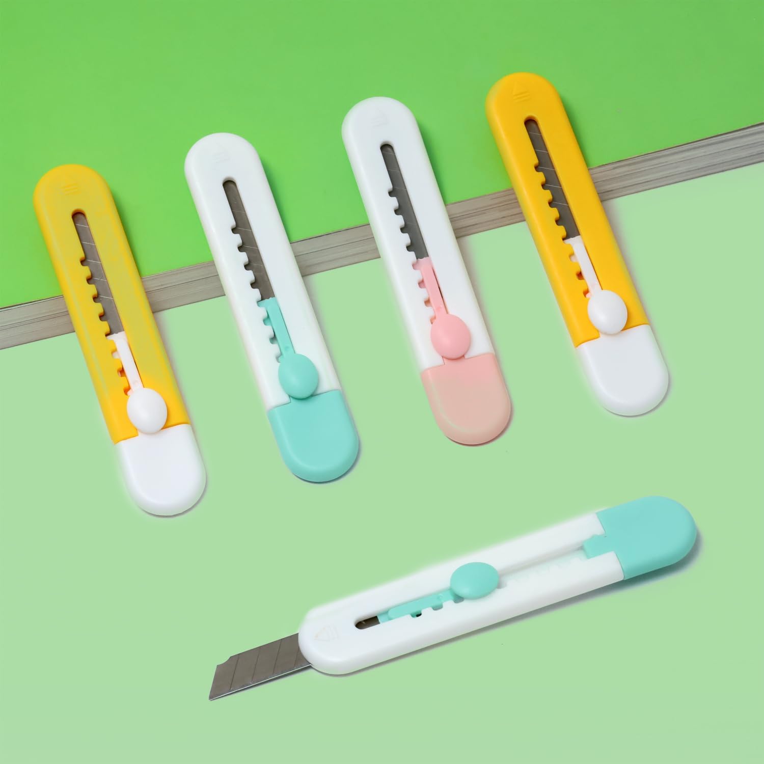Honbay 8 piezas de mini cuchillos utilitarios de color caramelo creativo lindo abrecartas cuchillo de arte portátil cuchillo retráctil sobre