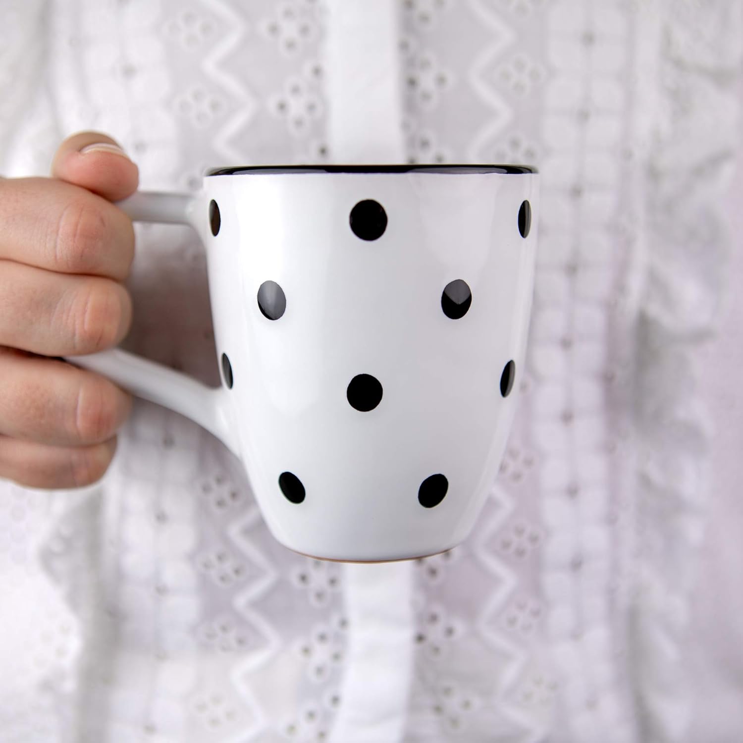 City to Cottage Taza de cerámica hecha a mano con lunares blancos y negros de 10 oz10.1 fl oz, chocolate caliente, café, taza de té, taza con mango