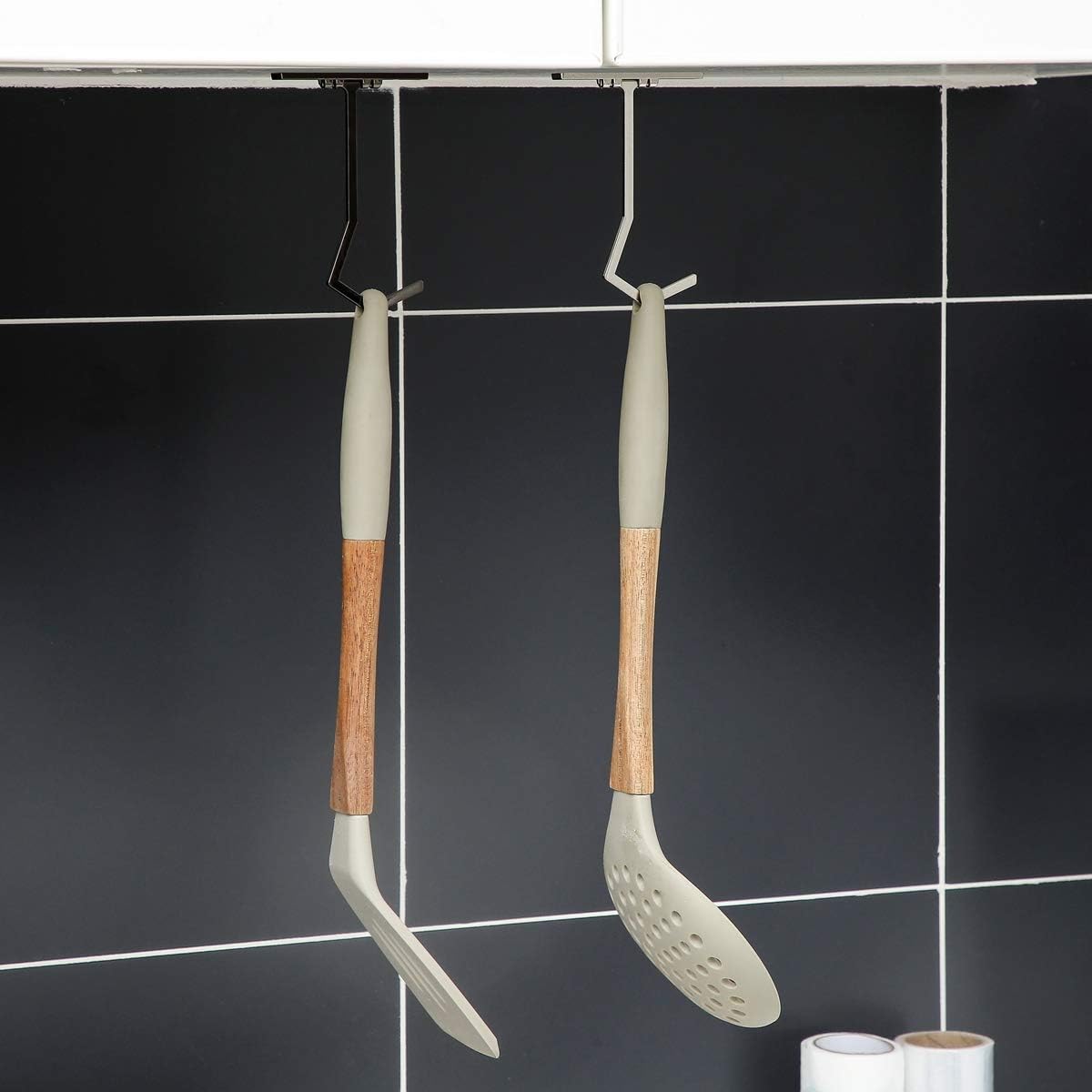 Colgador de metal para plátanos, gancho para debajo del gabinete para plátanos u otros artículos de cocina. Mantén el plátano fresco (color pistola,