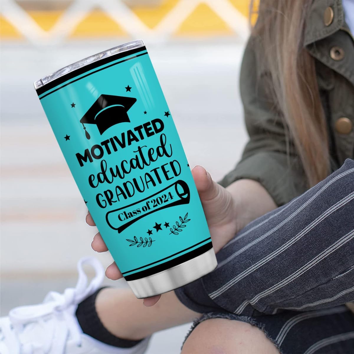 wowcugi Vaso de graduación personalizado motivado educado graduado clase de 2023 con tapa, 20 onzas, 30 onzas, regalos de graduación, maestros,