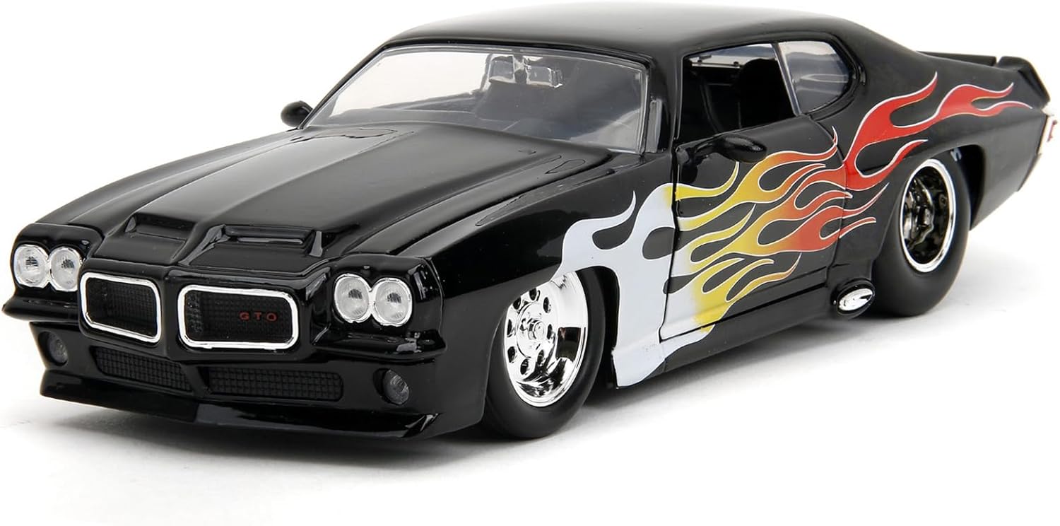1971 Pontiac GTO Negro con Gráficos de Llama Bigtime Muscle Series 124 Modelo de coche fundido a presión por Jada 35022