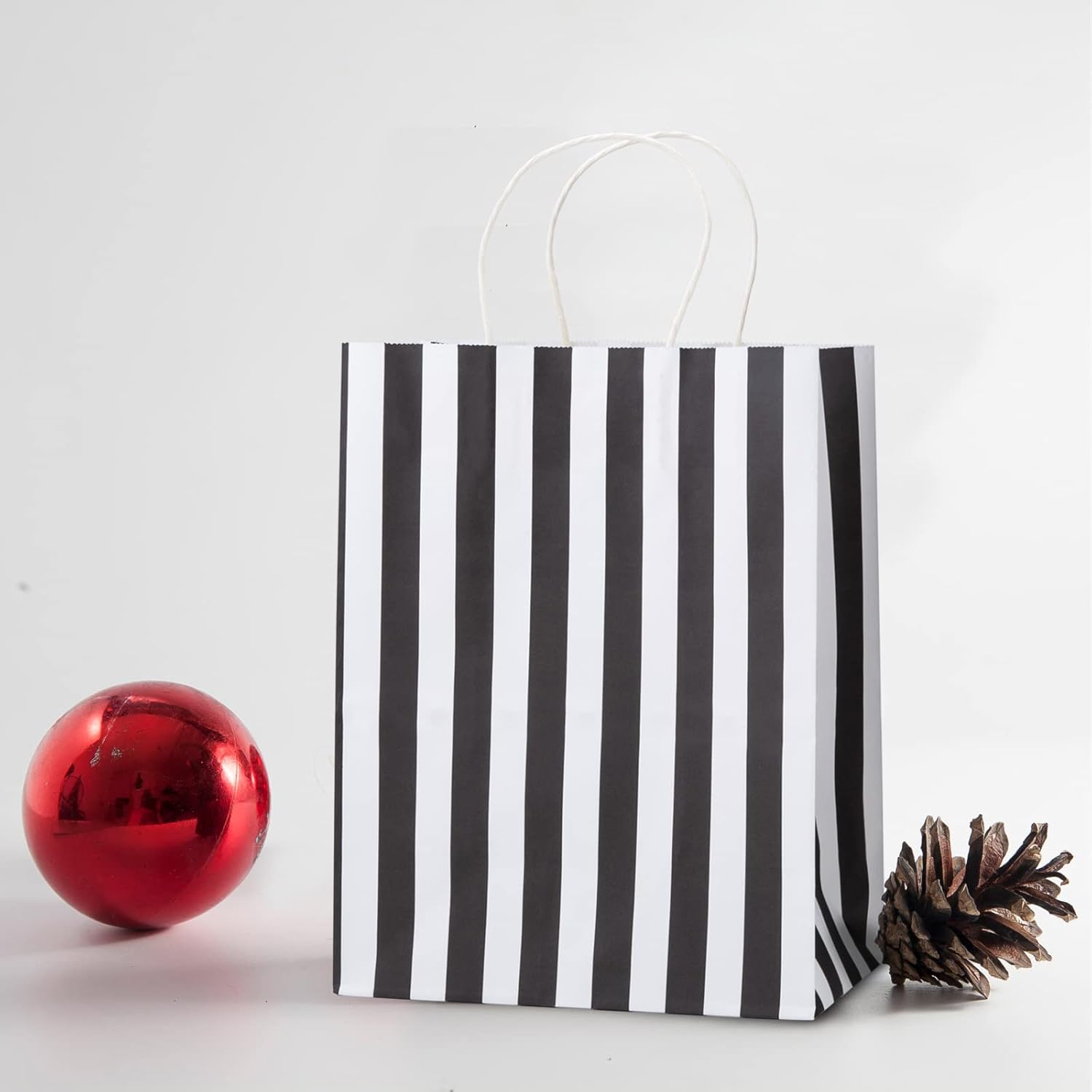 RNORRI Bolsas de regalo, 50 bolsas de papel de 8 x 4.75 x 10 pulgadas, bolsas de papel kraft medianas para fiesta, bolsas de papel kraft negras a