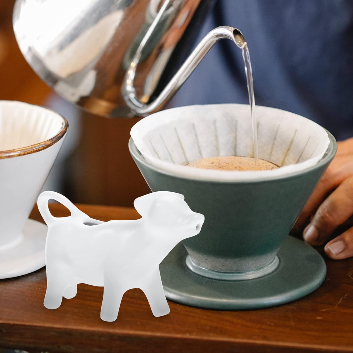 HEMOTON Jarra de leche de cerámica blanca con asa, soporte para salsa de hervidor de leche, jarra de leche, jarra de leche para café y leche (vaca