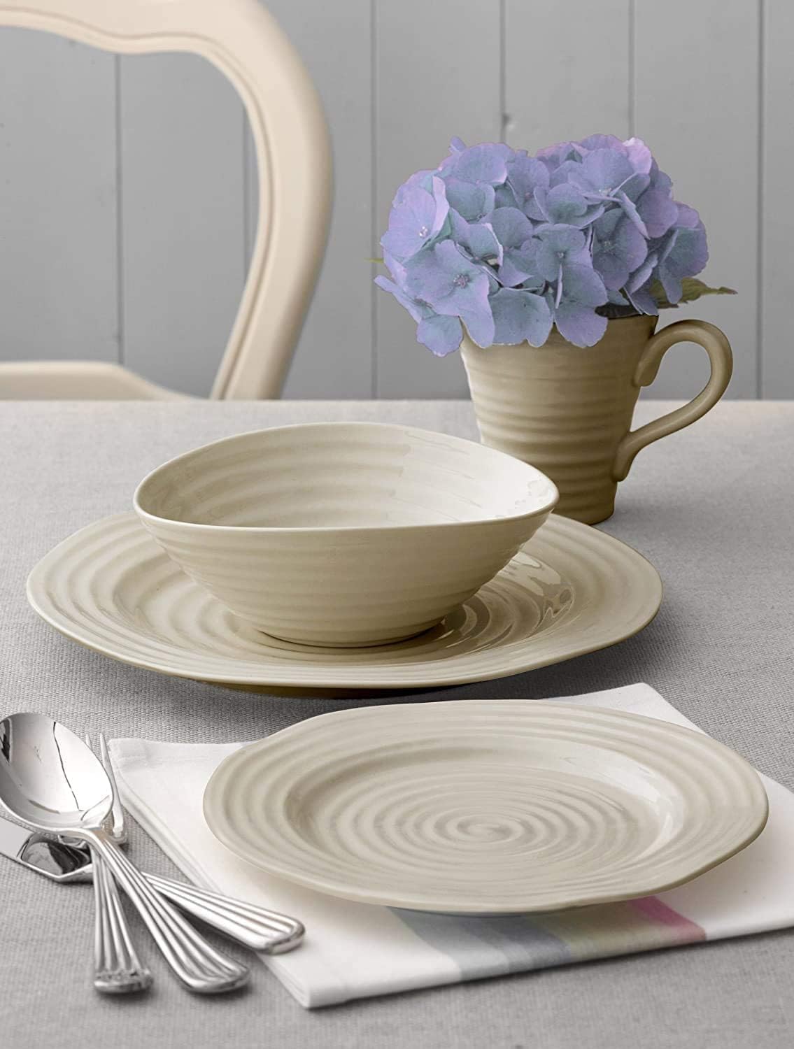 Portmeirion Sophie Conran Pebble – Juego de 4 platos llanos, platos de ensalada, cuenco de cereales y taza, hecho de porcelana, apto para microondas