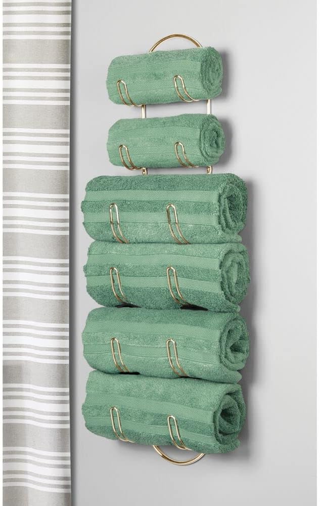 mDesign Toallero de acero para montaje en pared con 6 compartimentos, toallero y organizador de almacenamiento de toallas para baño, tocador,