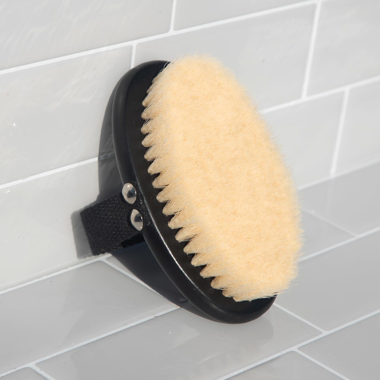 Kitsch Cepillo corporal de cepillado en seco y exfoliante corporal, masajeador de drenaje linfático con cerdas veganas suaves para piel sensible,