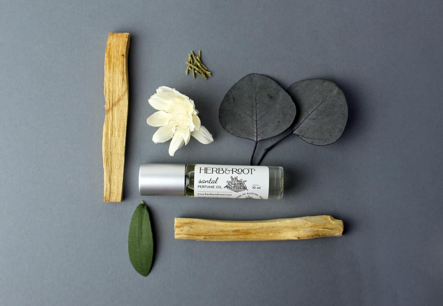 Santal Perfume Oil Rollerball (rollon)  Herb & Root  0.3 fl oz  Perfume Virginia Cedro y Palo Santo, fragancia Smoky Woods para hombres o mujeres