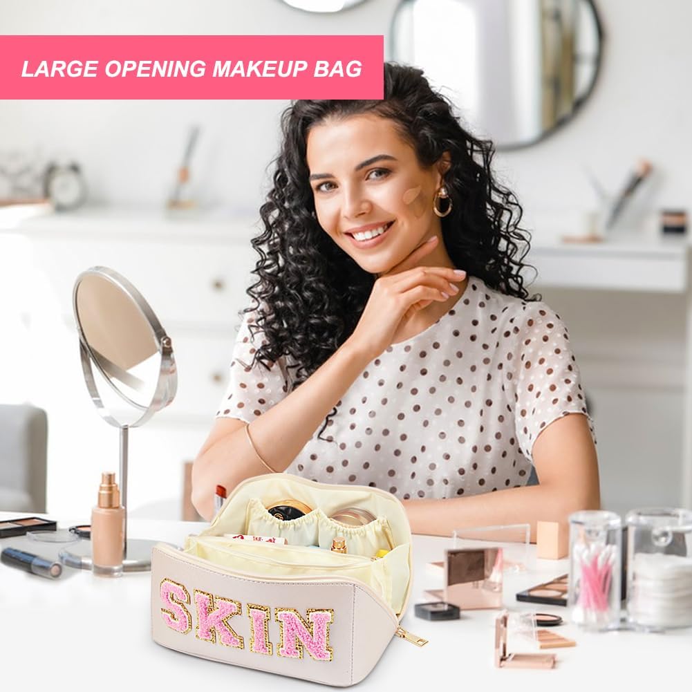 besharppin Bolsa de cosméticos de viaje de gran capacidad, bolsa de maquillaje plana abierta de cuero sintético para mujer, bolsa de aseo con letras
