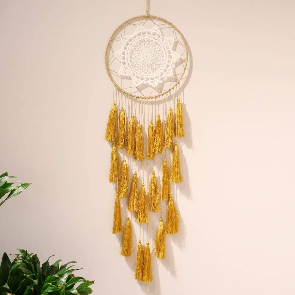 Artilady Atrapa-sueños de macramé para habitación, con borlas, para colgar en la pared, hecho a mano, decoración del hogar, con adorno de plumas,