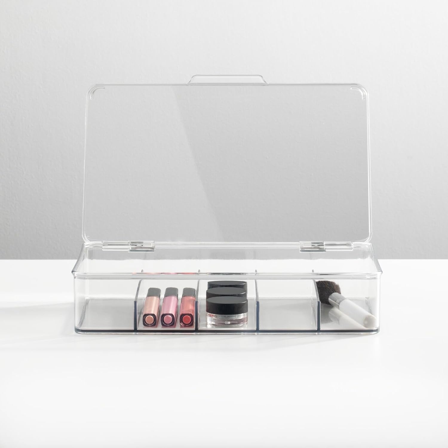 mDesign Caja organizadora apilable de plástico dividida para cabello, maquillaje y joyas con tapa de bisagra para encimera de tocador de baño, 5