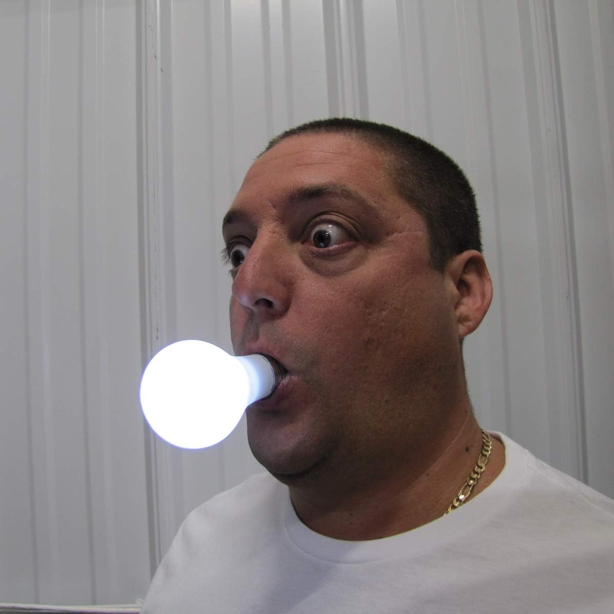 TG,LLC Treasure Gurus – Bombilla con botón pulsador, truco de mago, broma de mago, comedia, teatro, accesorio de escenario