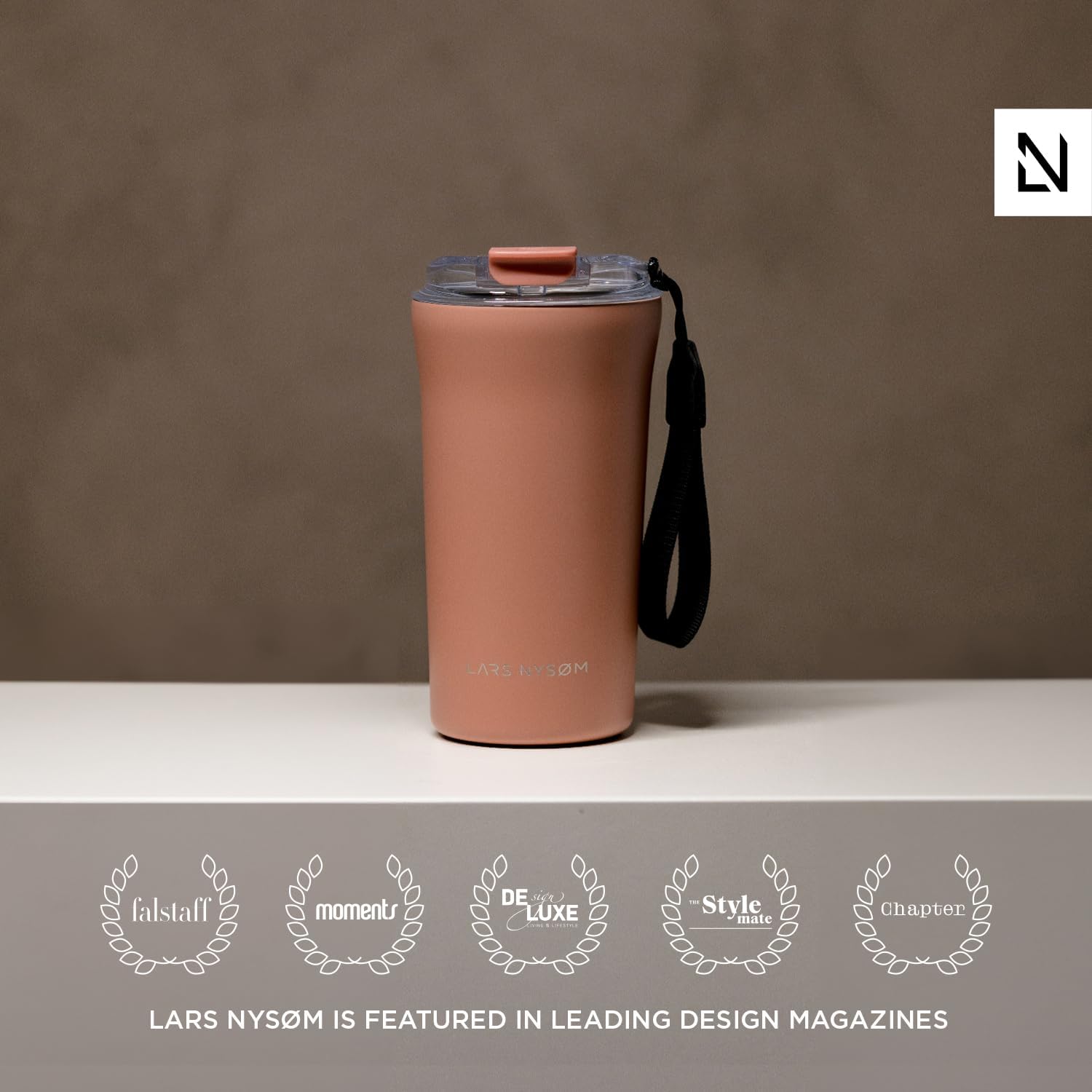 LARS NYSØM Thermo Taza de café con correa de 13 onzas, taza de viaje sin BPA de 0.38 litros con aislamiento, taza térmica de acero inoxidable a