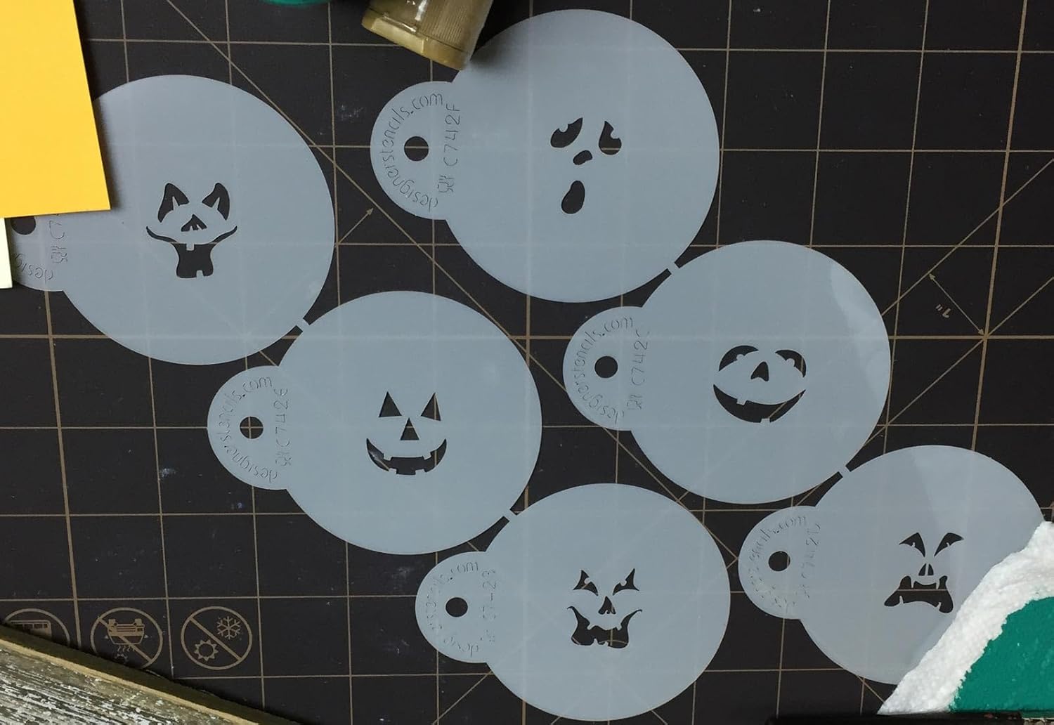 Designer Stencils 742 mini plantillas de galletas Jack-o-Lantern Faces, Beigesemitransparentes