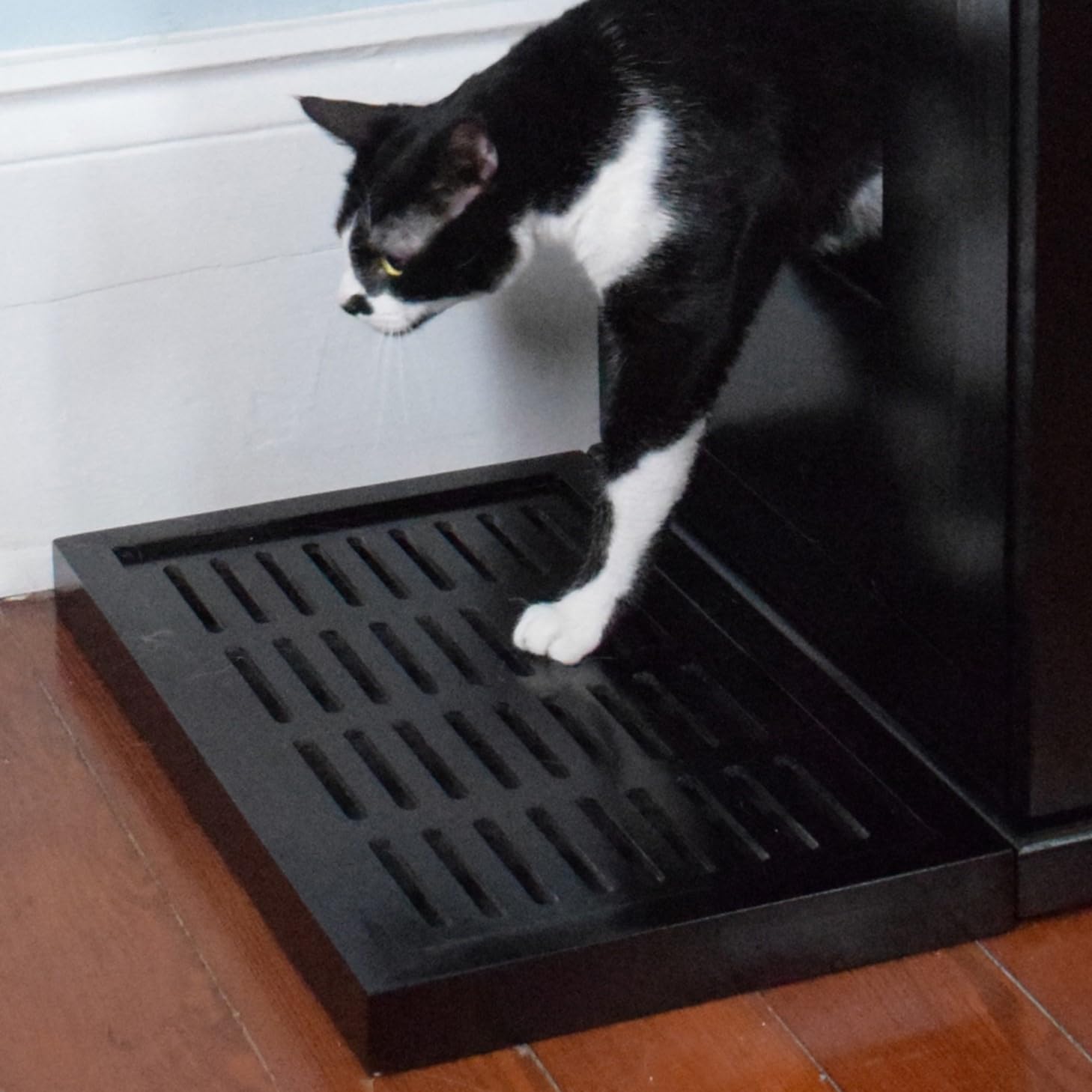 THE REFINED FELINE Atrapa la arena para el gabinete refinado de caja de arena en color negro expreso, madera maciza con ranuras para atrapar la
