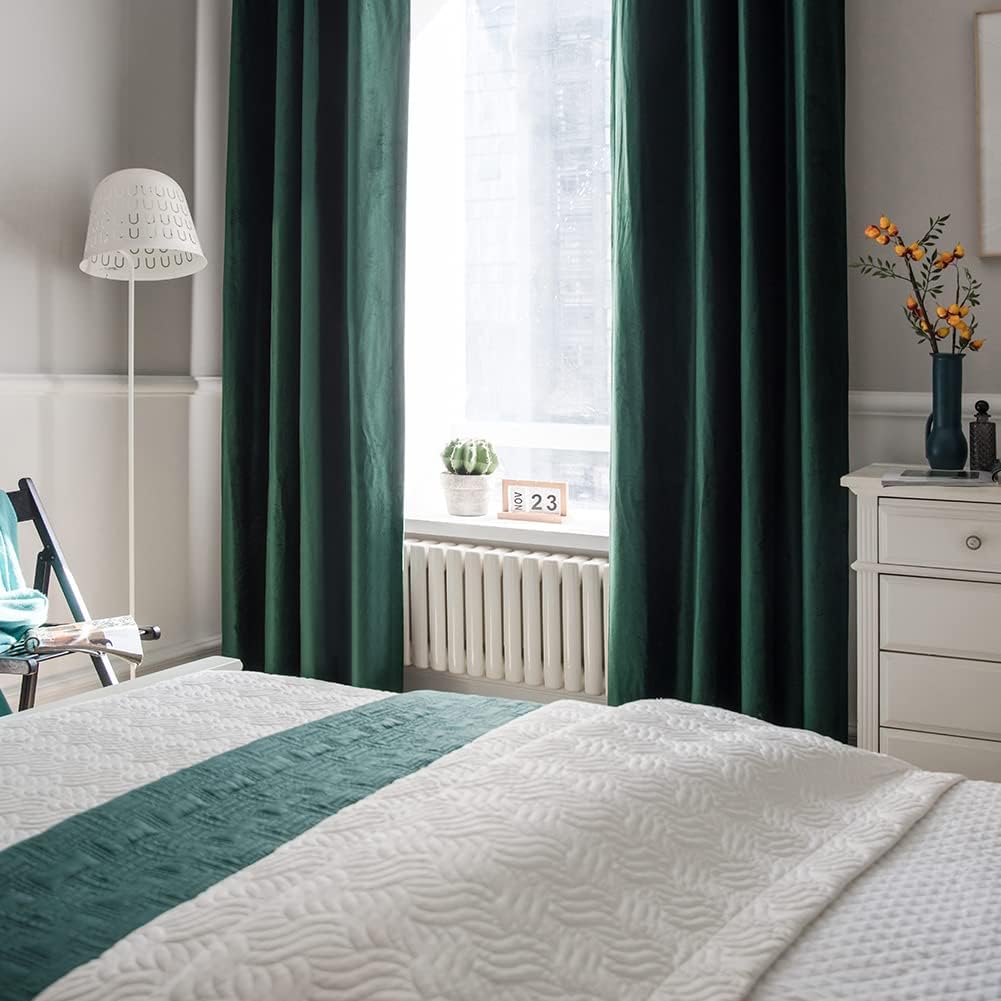 Melodieux Cortinas de terciopelo 100% opacas para dormitorio, sala de estar, súper suaves, cortinas con aislamiento térmico con forro negro, 52 x 84