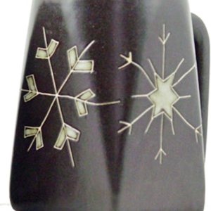 Una (1) colección Mara Stoneware  Taza de café de 12 onzas coleccionable con fondo cuadrado  Diseño de copos de nieve Una (1) colección Mara Stoneware  Taza de café de 12 onzas coleccionable con fondo cuadrado  Diseño de copos de nieve