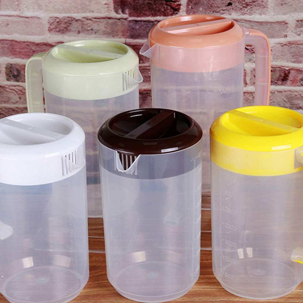 DOITOOL Jarra de agua grande de plástico de 2.5 L con tapa y boquilla, jarra de agua con asa para jugo casero, té helado, bebidas calientes o frías,