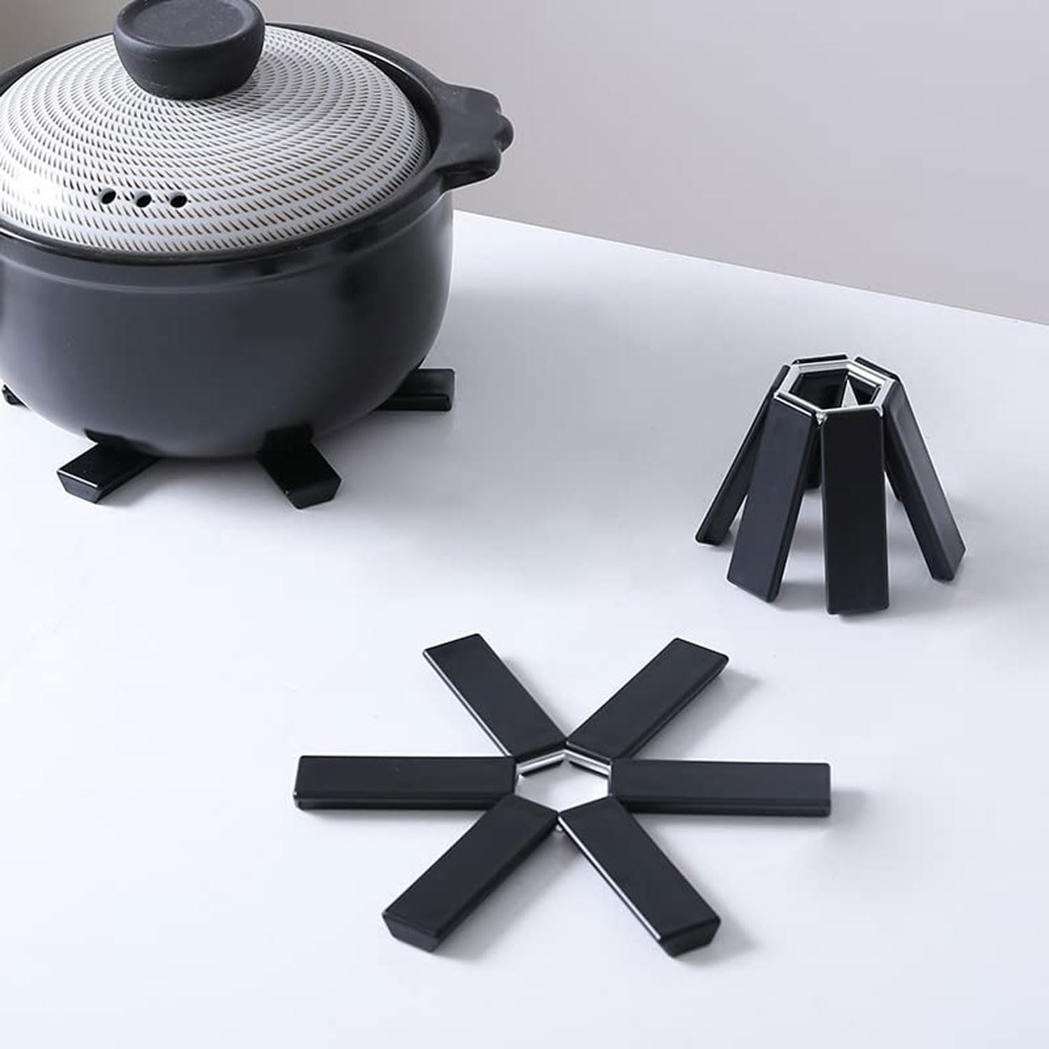 Juego de salvamanteles plegables resistentes al calor, paquete de 3 manteles individuales de plástico antideslizante negro para platos calientes,