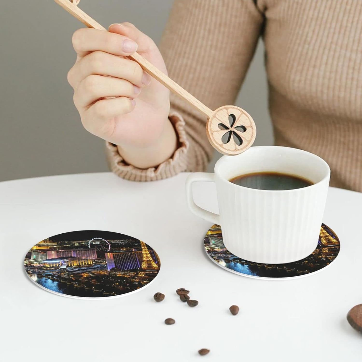 Juego de 4 posavasos de cuero, posavasos personalizados para mesa de café, posavasos con vista nocturna de Las Vegas, posavasos fáciles de limpiar