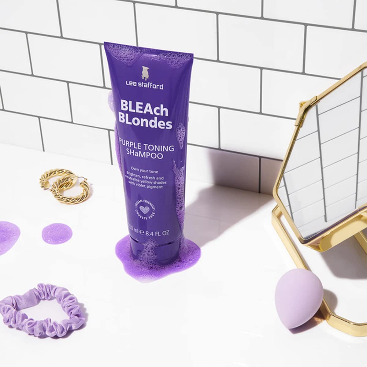 Lee Stafford Bleach Blondes – Champú morado para cabellos rubios  16.9 fl oz neutraliza los tonos latones y amarillos  Para limpiador de cabello de