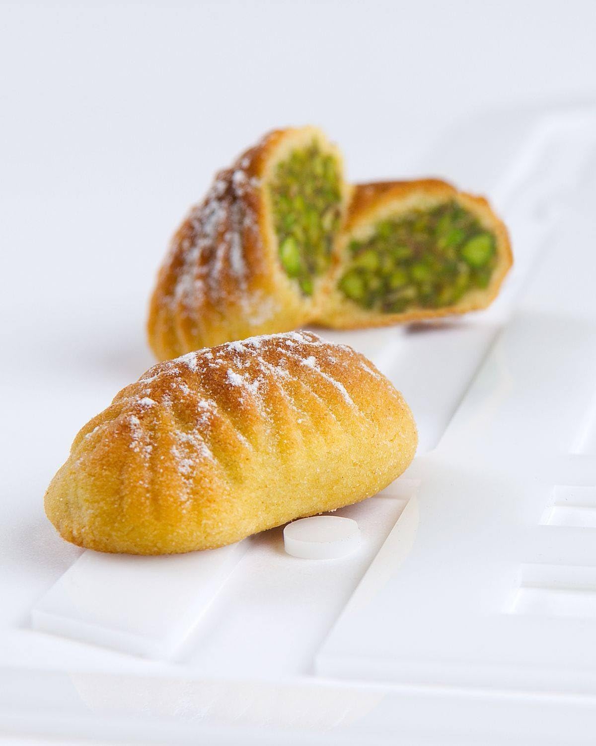Al Bohsali Galletas de mantequilla rellenas de pistacho Maamoul 12 bolsas individuales