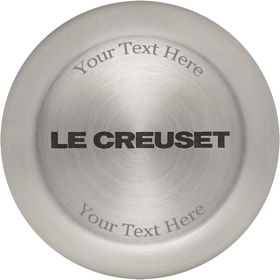 Le Creuset Braiser Signature de 2.25 cuartos de galón con perilla de acero inoxidable personalizada grabada
