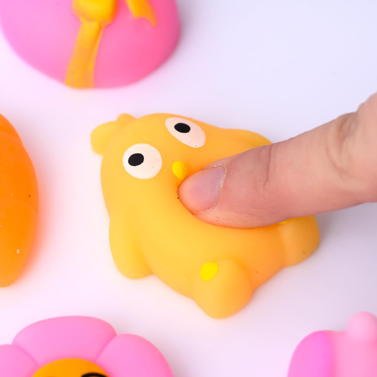 NUTTY TOYS Kawaii Squishies de Pascua  20 rellenos suaves y lindos de huevos esponjosos, la mejor idea de relleno de cesta de Pascua para niños y