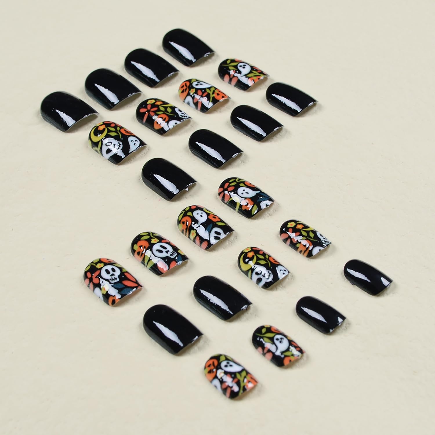 Uñas negras de Halloween, uñas cuadradas a presión, uñas postizas cortas de cobertura completa con diseños de calavera fantasma, uñas acrílicas,
