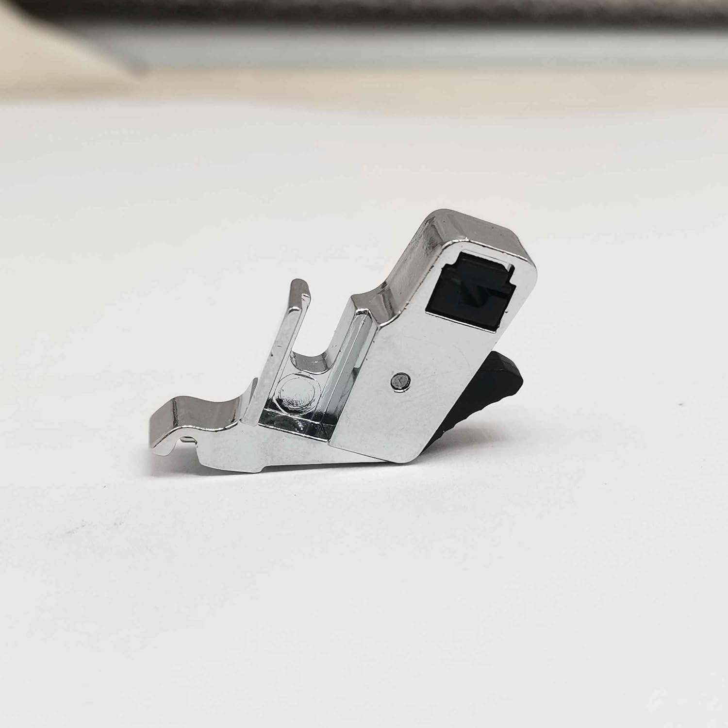 HONEYSEW 2 unids Snap On Low Shank Adapter Presser Foot Holder para Brother Singer Janome Toyota Kenmore Máquinas de coser de caña baja