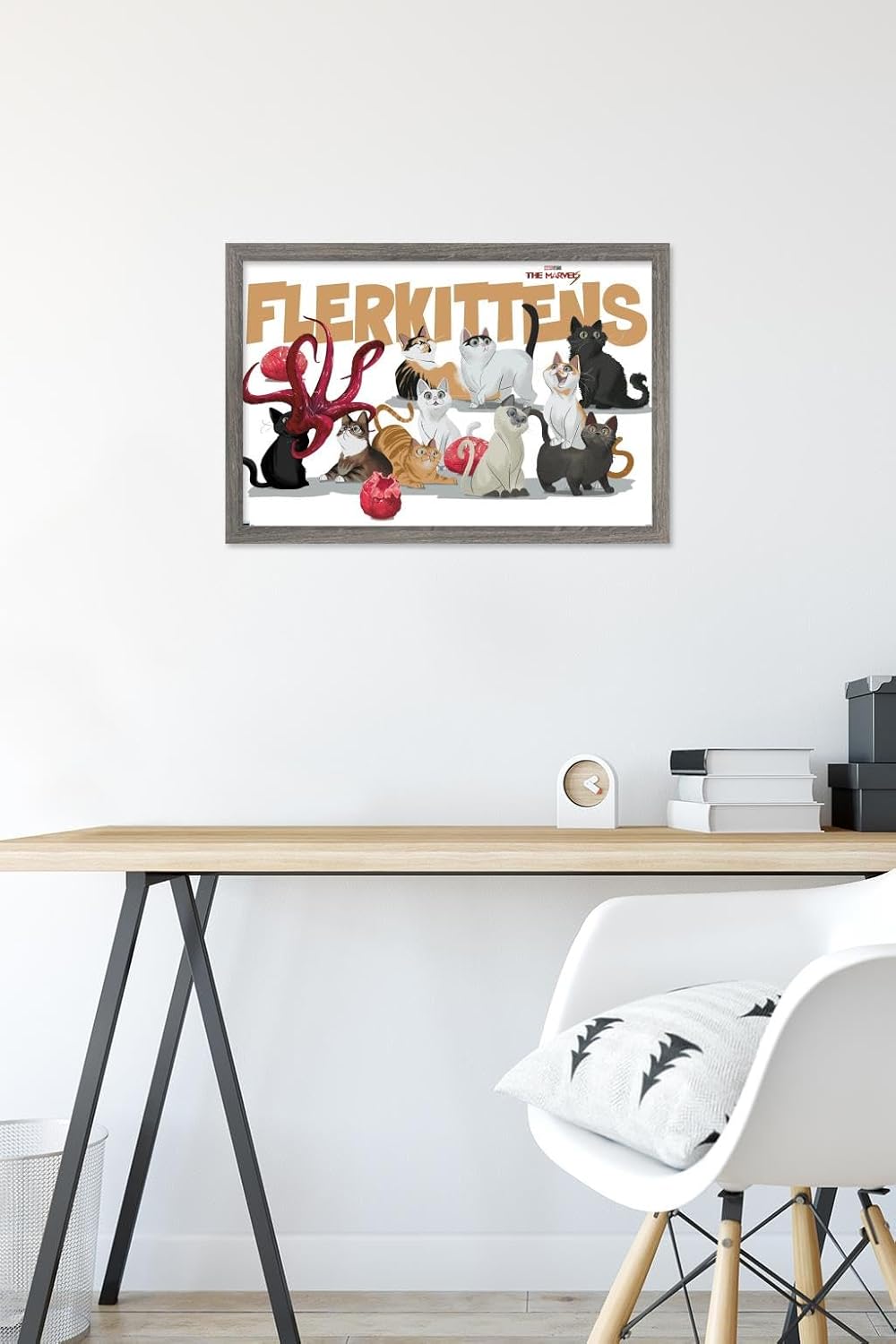Trends International Marvel The Marvels – Póster de pared de flerkittens, 14.72 x 22.37 pulgadas, versión enmarcada de madera de granero