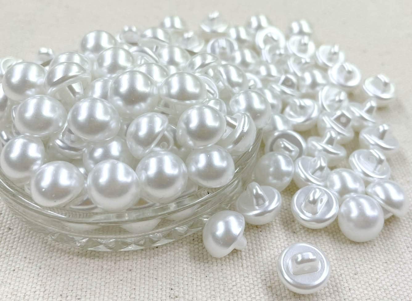 100 botones redondos blancos de perlas de resina de 0.551 in con forma de hongo con agujero para coser ropa, vestido, suéter, manualidades,