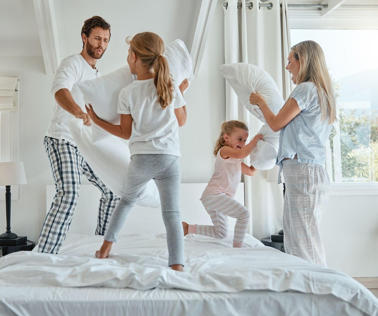 MoonRest Almohadas para dormir de cama, relleno de plumón sintético con alternativa de plumón para una mejor comodidad, juego de dos, tamaño Queen