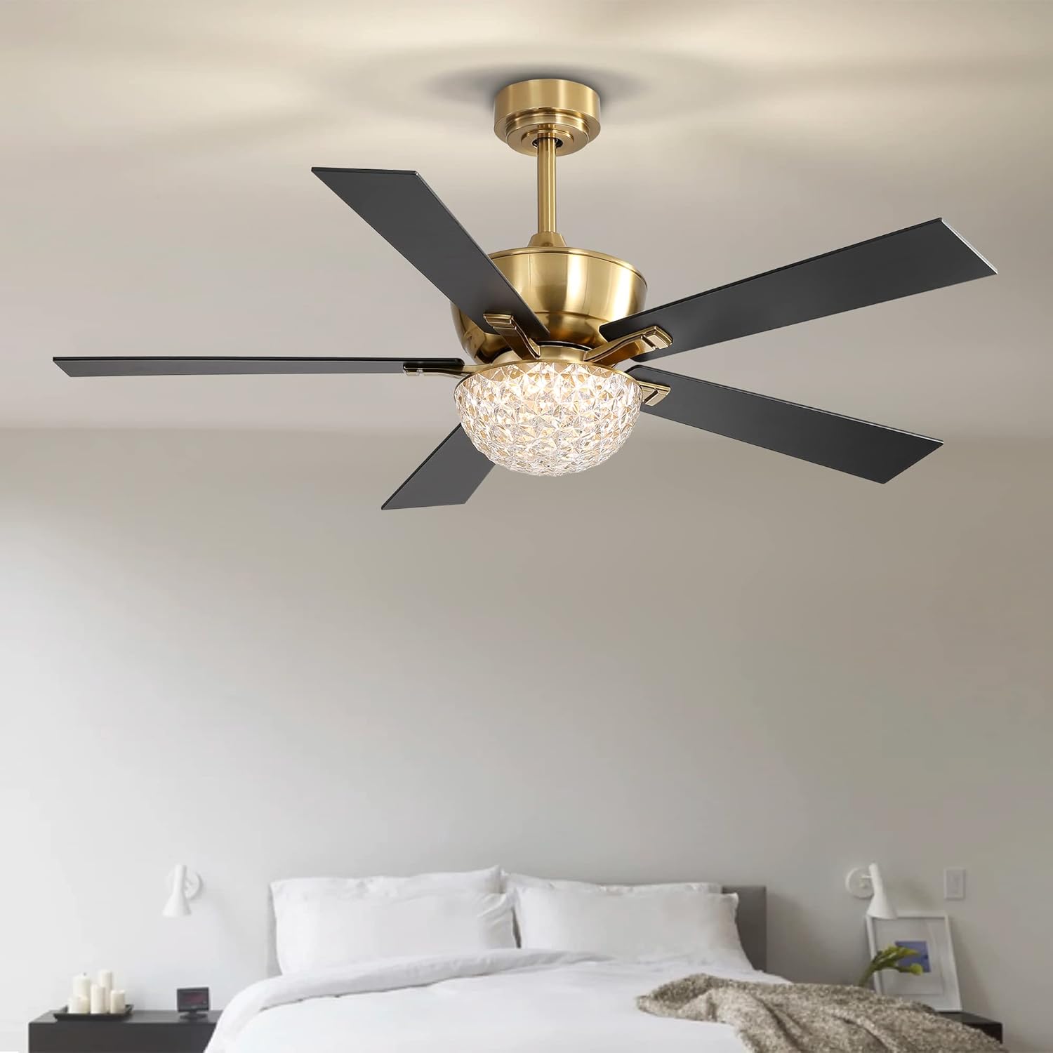 Breezary Ventilador de techo de 52 pulgadas con control remoto de luces, moderno ventilador de techo dorado y negro con cristal, motor de CA