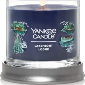Yankee Candle – Vela en vaso pequeño con aroma Cabaña frente al Lago de la colección Signature Yankee Candle – Vela en vaso pequeño con aroma Cabaña frente al Lago de la colección Signature