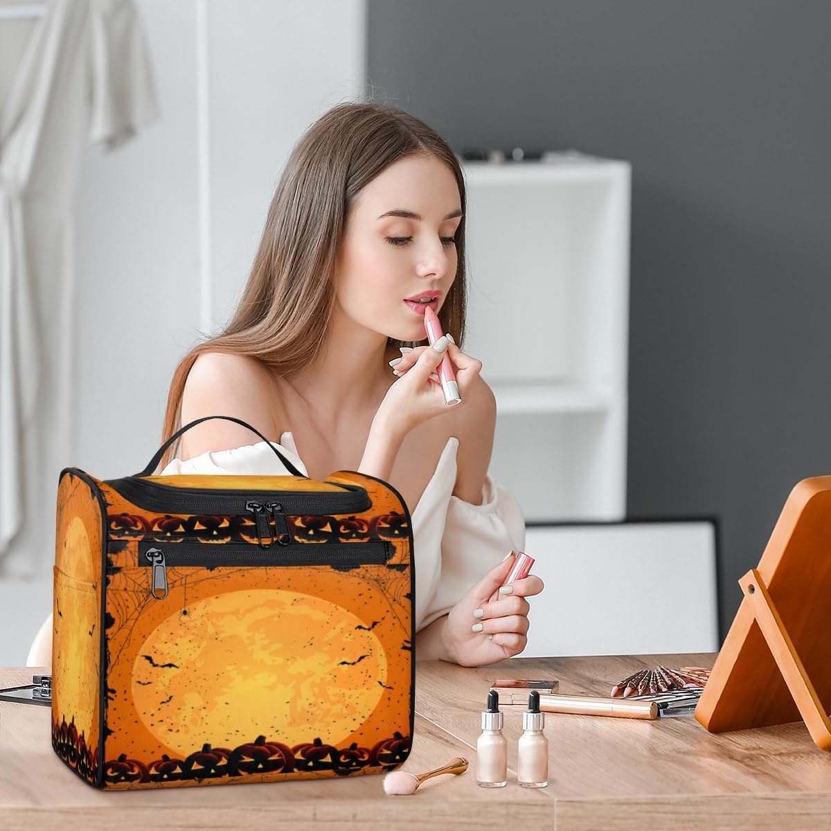 The Halloween Design Toiletry Bag for Women Travel Makeup Organizer with Hanging Hook Traveling Cosmetic Bags for Toiletries Accessories
