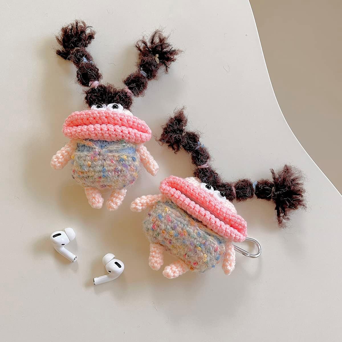 Yatchen Funda de felpa para AirPods Pro, Kawaii Linda muñeca de piel de dibujos animados 3D, diseño de salchicha con rana, divertido mini Airpods