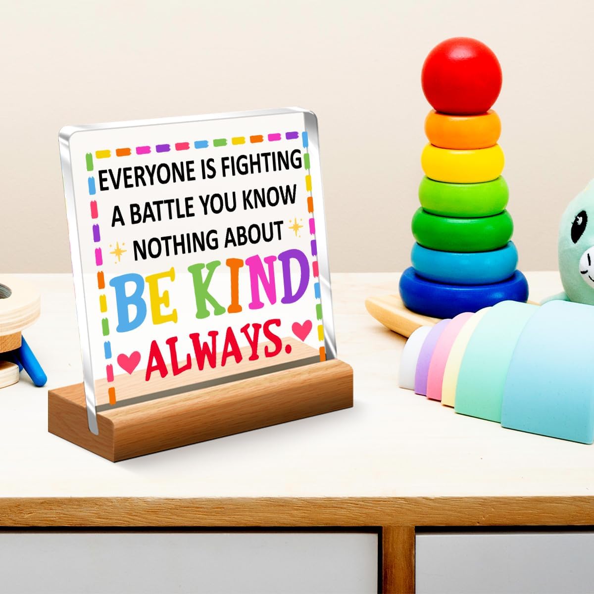 Decoración inspiradora de escritorio, con texto en inglés “Everyone You Meet is Fighting a Battle You Know Nothing About de acrílico con soporte de
