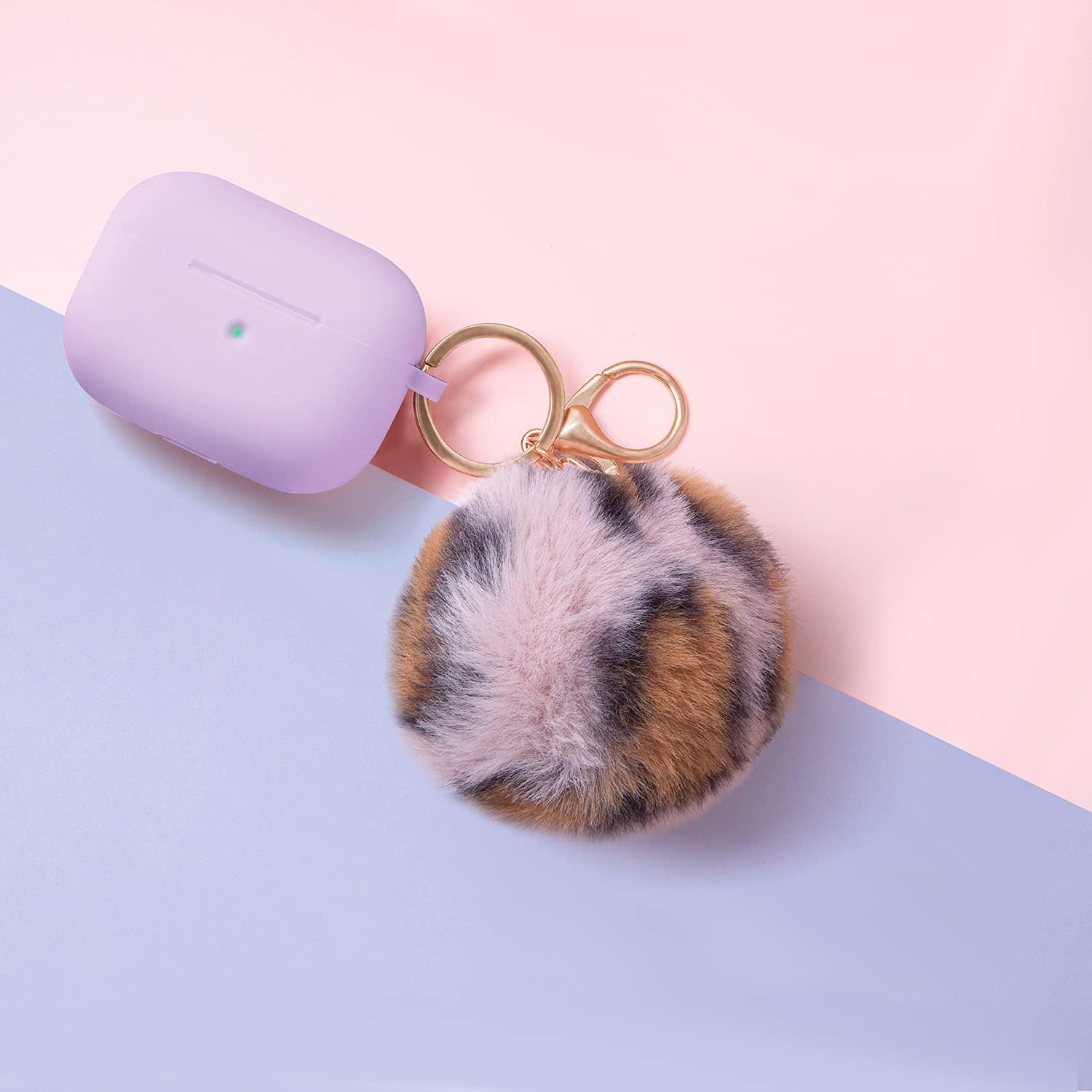 Funda protectora de silicona para Airpods Pro con pompón en forma de bola soporta carga inalámbrica con llavero LED frontal visible (funda lila +