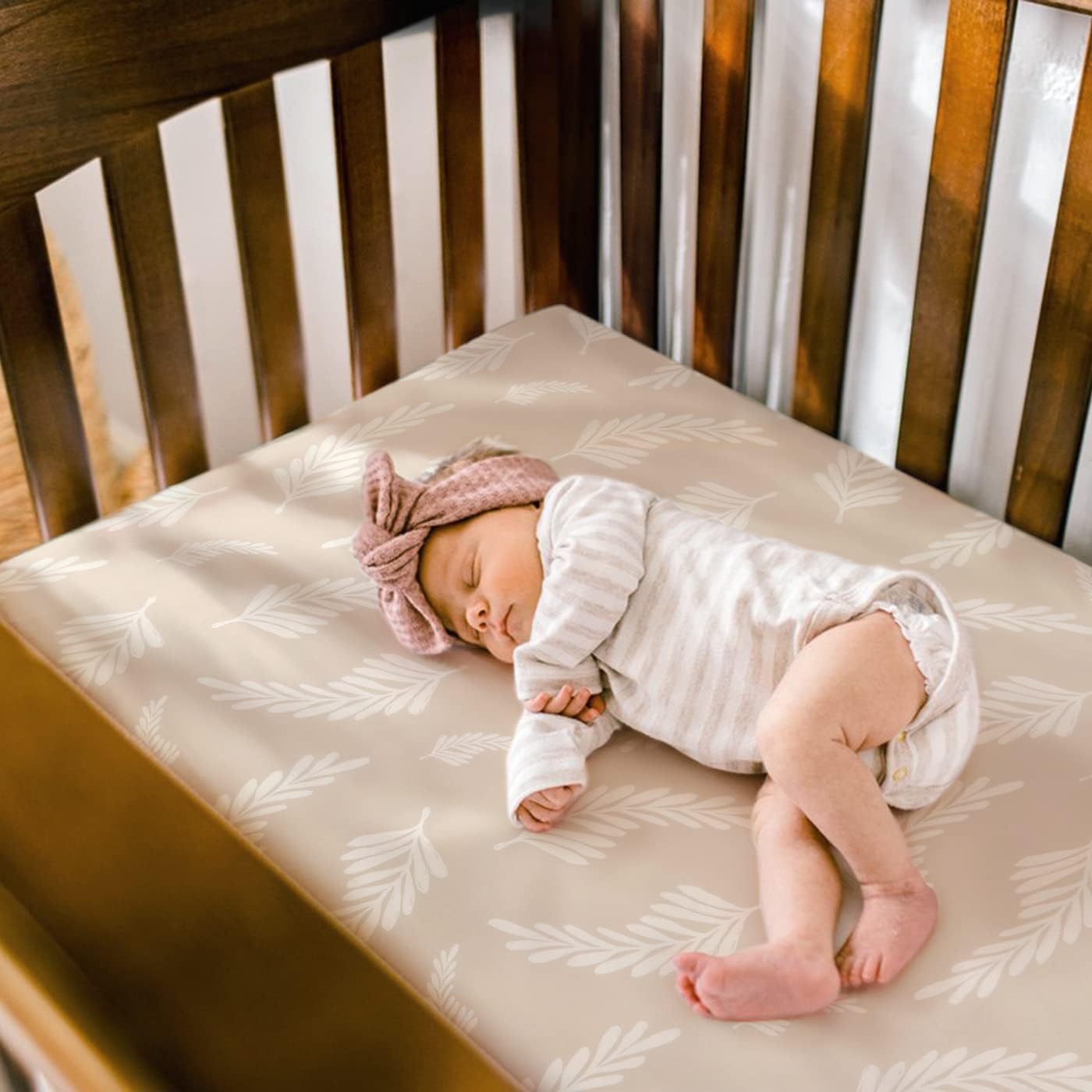 Juego de 2 sábanas ajustadas de punto de jersey elástico ultra suave, se adapta a todas las almohadillas estándar de colchón de cuna, seguras y