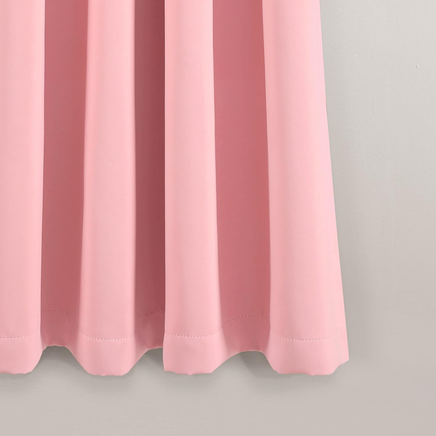 Lush Decor – Paneles de cortina opaca con aislamiento con ojales, par, 52 pulgadas de ancho x 63 pulgadas de largo, color rosa Fairytale