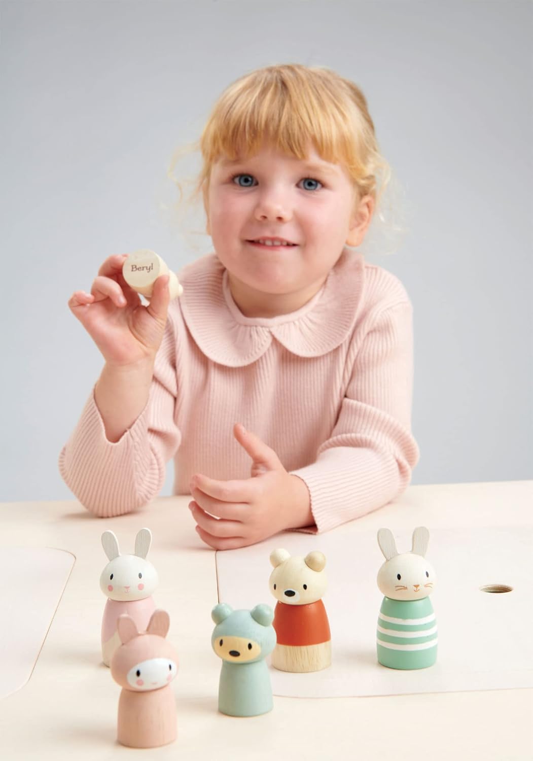 Tender Leaf Toys – Bear Tales – Juego de muñecas complementarias de casa de muñecas de madera, figuras de 3 piezas de familia de osos para niños –