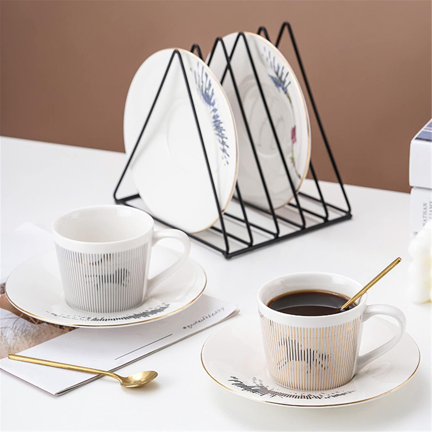 Juego de tazas de café, taza de espejo y platillo creativo de lujo, taza de imagen invertida, taza de té de porcelana con incrustaciones doradas,