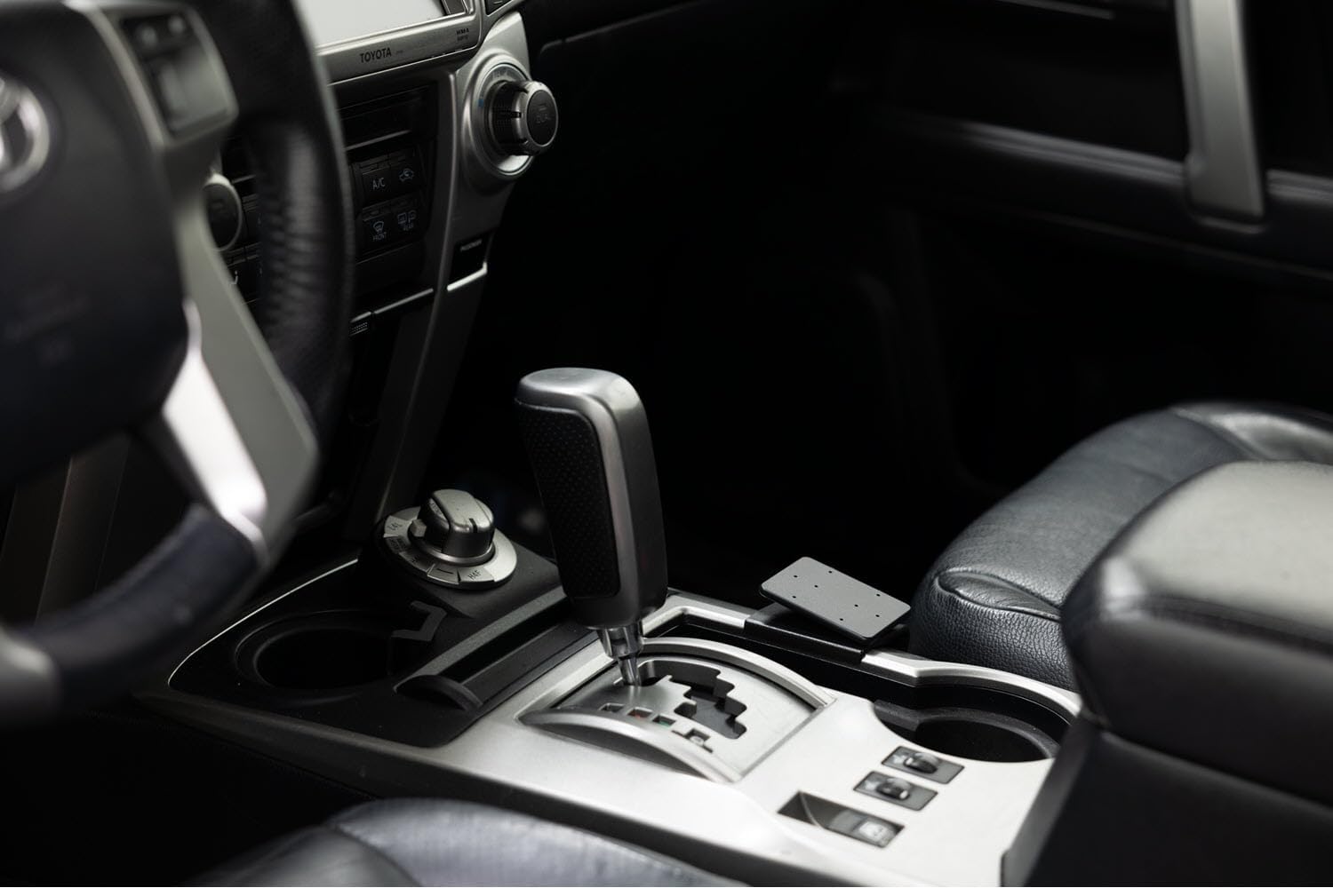 Scosche PC834492 ProClip – Soporte de consola compatible con SUV Toyota 4Runner 2010-2023 (solo base de montaje)