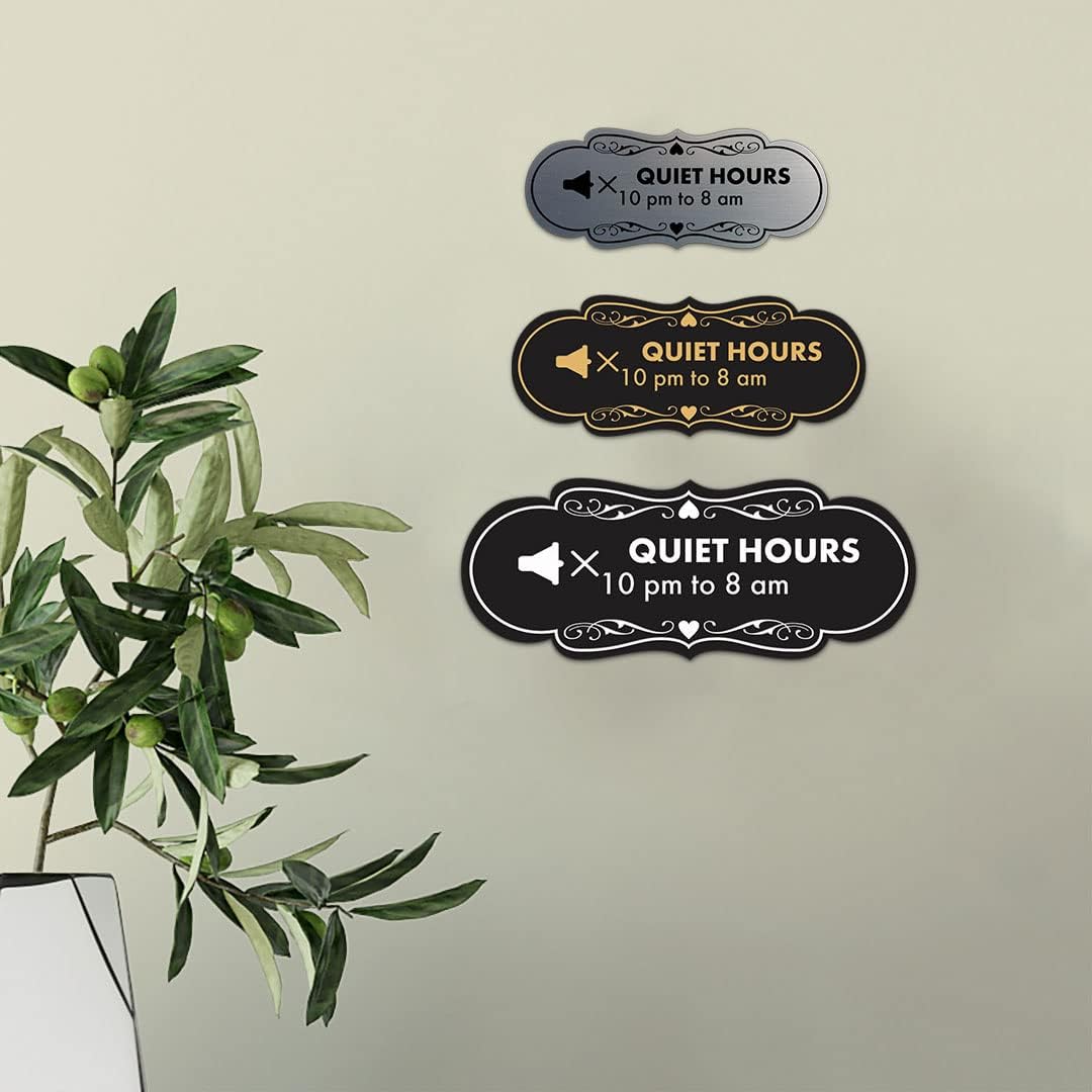 Signs ByLITA Señal de diseño Quiet Hours de 10 pm a 8 am (negro) – Grande